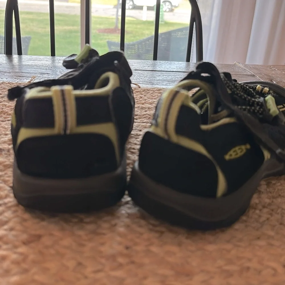 Keen Youth Hiking/water shoes‎ black and neon green youth size 2